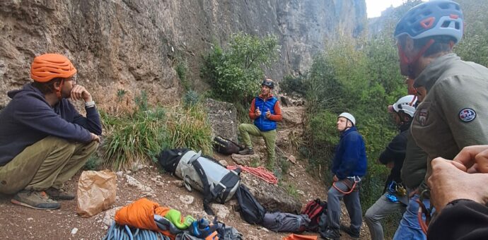 Retour sur le premier recyclage des brevets fédéraux escalade de la saison à Millau (article du Midi Libre)